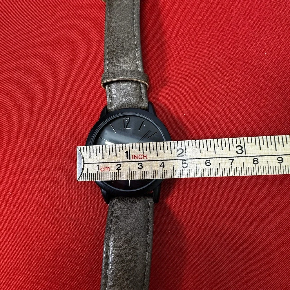 Men Watch Business Fashion Ultra Thin Dial Leather Look Strap‎  UNTESTED